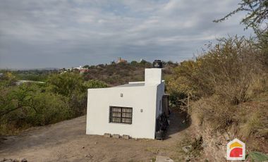 Villa Allende. Barrio Cumbres. Casa en alquiler de 1 dormitorio.