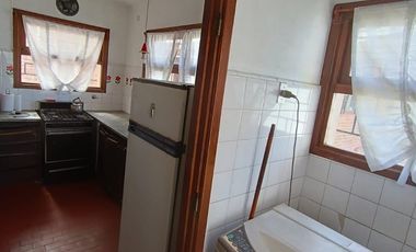 Chalet de 4 ambientes, cochera, parque y quincho. Juncal y Libertad