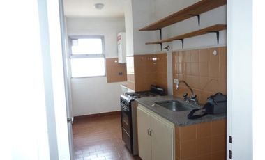 Departamento Con Ambientes Amplios Y Muy Buena Ubicación