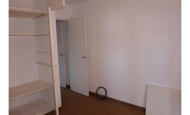 Departamento Con Ambientes Amplios Y Muy Buena Ubicación