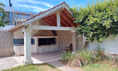 Casa en alquiler de 4 dormitorios c/ cochera en Martínez