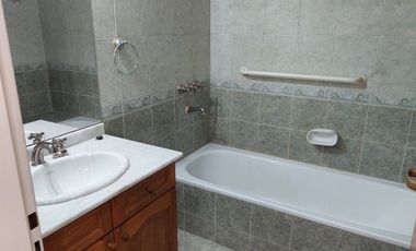 Casa en alquiler de 4 dormitorios c/ cochera en Martínez