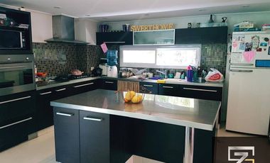 Casa en venta de 5 dormitorios c/ cochera en Echeverría del Lago