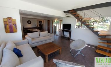 Moderna casa de diseño en venta en Sierra de los Padres - Vista Panorámica