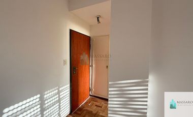 Departamento 2 ambientes en venta, Floresta.
