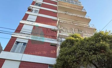Departamento 2 ambientes en venta, Floresta.