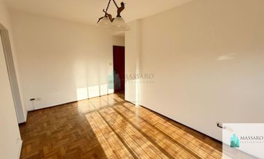Departamento 2 ambientes en venta, Floresta.