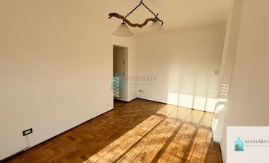Departamento 2 ambientes en venta, Floresta.