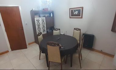 Venta Casa 3 ambientes con parque. Rawson y Francia