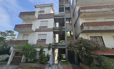 Departamento en venta de 3 dormitorios c/ cochera en Zona Sur