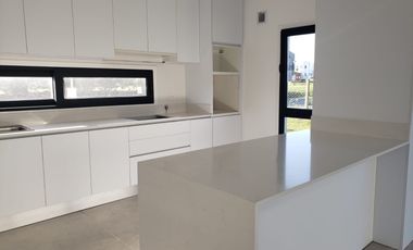Venta casa a Estrenar en Barrio Privado Rumenco Joven