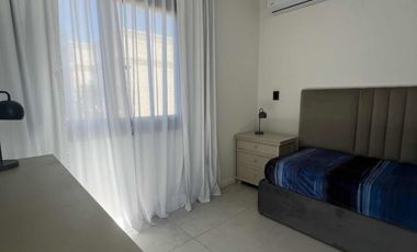 Casa en alquiler de 6 dormitorios c/ cochera en Barrio Privado Terralagos