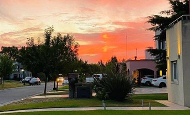 Casa en venta de 3 dormitorios c/ cochera en Brickland