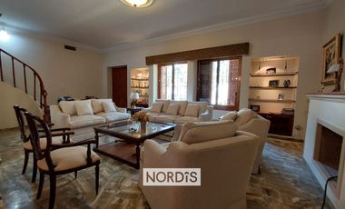Alquiler Hermoso chalet en Maipu 5 dormitorios uso comercial o institucional