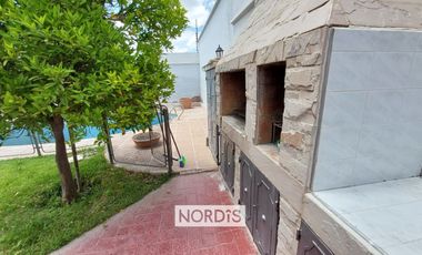 Alquiler Hermoso chalet en Maipu 5 dormitorios uso comercial o institucional