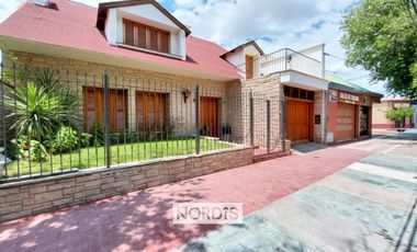 Alquiler Hermoso chalet en Maipu 5 dormitorios uso comercial o institucional