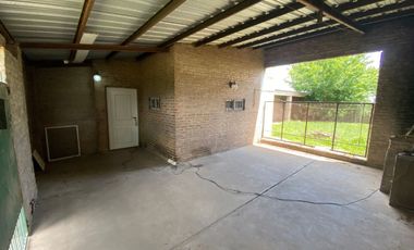 Casa en venta de 3 dormitorios c/ cochera en Monte Vera