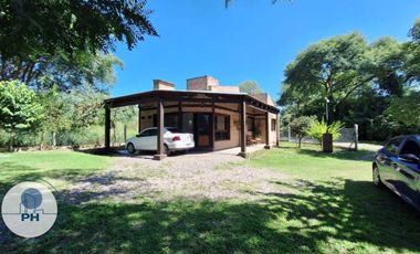 Casa en venta de 3 dormitorios c/ cochera en Los Alisos