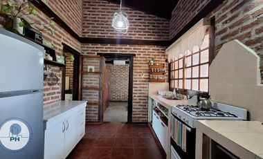 Casa en venta de 3 dormitorios c/ cochera en Los Alisos