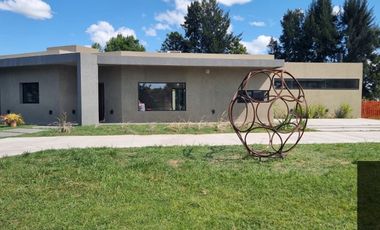 Casa en venta de 3 dormitorios en Malibú