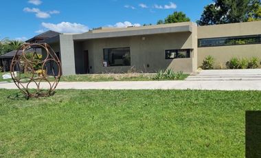 Casa en venta de 3 dormitorios en Malibú