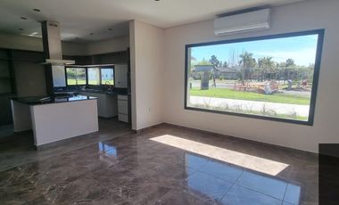 Casa en venta de 3 dormitorios en Malibú