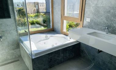 Casa en venta de 4 dormitorios en Las Tipas Nordelta