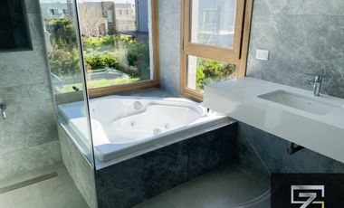 Casa en venta de 4 dormitorios en Las Tipas Nordelta