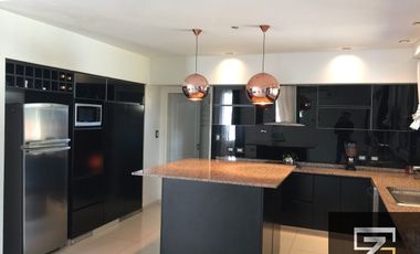 Casa en venta de 3 dormitorios c/ cochera en Los Naranjos