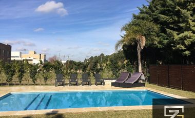 Casa en venta de 3 dormitorios c/ cochera en Los Naranjos