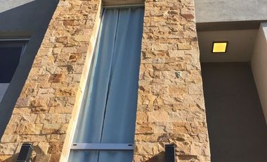 Casa en venta de 3 dormitorios c/ cochera en Los Naranjos