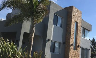 Casa en venta de 3 dormitorios c/ cochera en Los Naranjos