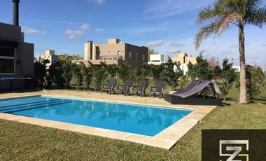 Casa en venta de 3 dormitorios c/ cochera en Los Naranjos