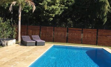 Casa en venta de 3 dormitorios c/ cochera en Los Naranjos