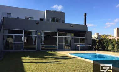 Casa en venta de 3 dormitorios c/ cochera en Los Naranjos