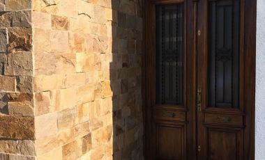 Casa en venta de 3 dormitorios c/ cochera en Los Naranjos