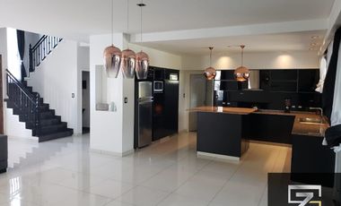 Casa en venta de 3 dormitorios c/ cochera en Los Naranjos