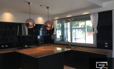 Casa en venta de 3 dormitorios c/ cochera en Los Naranjos