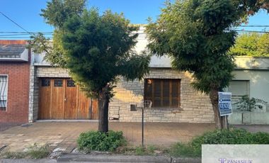 Casa en venta de 2 dormitorios c/ cochera en 9 de Julio