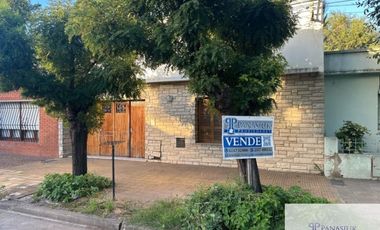 Casa en venta de 2 dormitorios c/ cochera en 9 de Julio