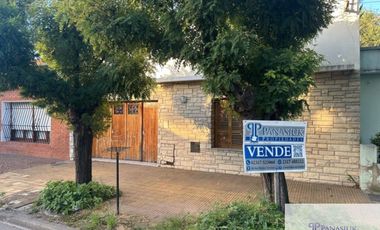 Casa en venta de 2 dormitorios c/ cochera en 9 de Julio