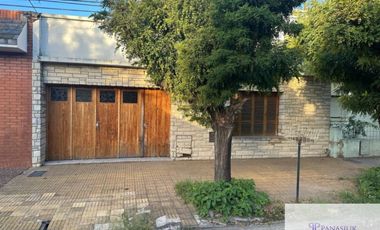 Casa en venta de 2 dormitorios c/ cochera en 9 de Julio