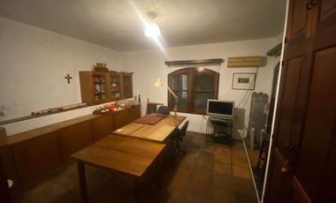 Casa en alquiler de 4 dormitorios c/ cochera en San Isidro Catedral