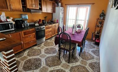 Casa en venta de 2 dormitorios c/ cochera y galpón en González Catán