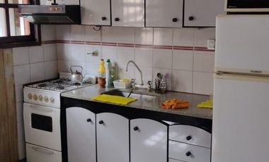 Casa en alquiler de 2 dormitorios c/ cochera en San Justo