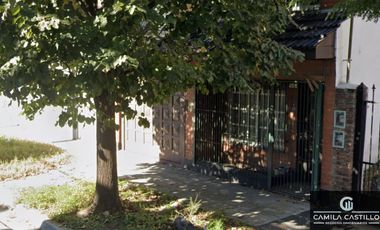 Casa en alquiler de 2 dormitorios c/ cochera en San Justo