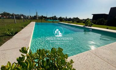 Casa en venta de 3 dormitorios y escritorio. Pileta. Santa Lucia. Pilar