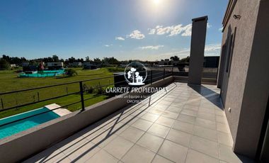 Casa en venta de 3 dormitorios y escritorio. Pileta. Santa Lucia. Pilar