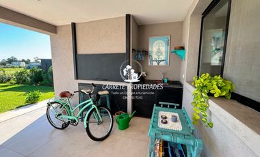 Casa en venta de 3 dormitorios y escritorio. Pileta. Santa Lucia. Pilar