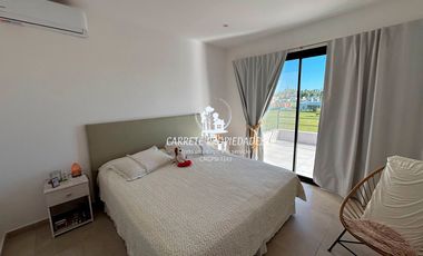 Casa en venta de 3 dormitorios y escritorio. Pileta. Santa Lucia. Pilar